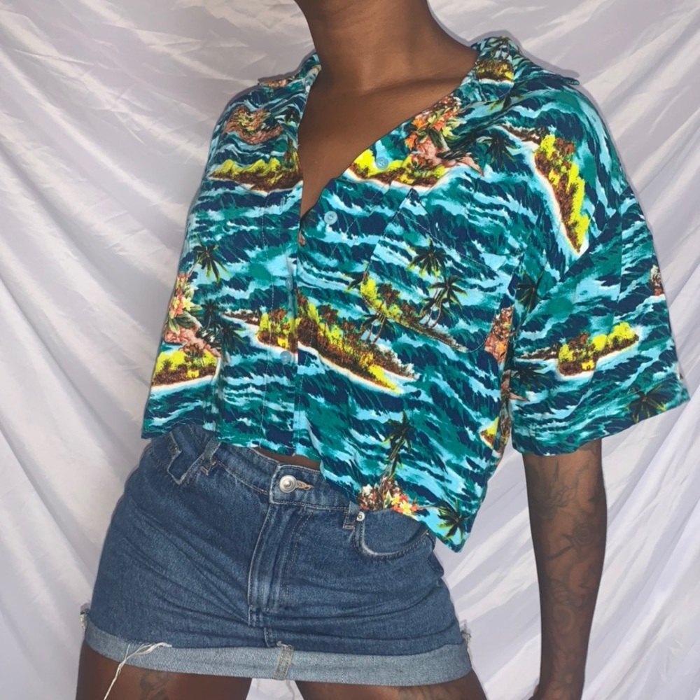 Blue waves tropical flowers crop top shirt